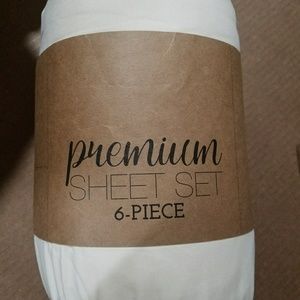 Bedding - Ultra soft sheet set. Size king. 6 piece. Bedding - Ultra soft sheet set. Size king. 6 piece.